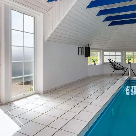 12 Person In Harboore-by Traum