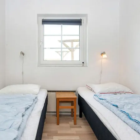 12 Person In Harboore-by Traum *