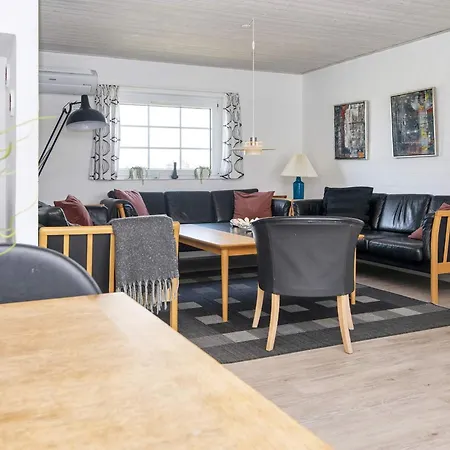 12 Person In Harboore-by Traum *